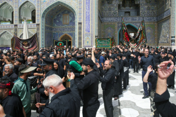 برگزاری پرشور مراسم عزاداری شهادت امام رضا (ع) در حرم مطهر رضوی